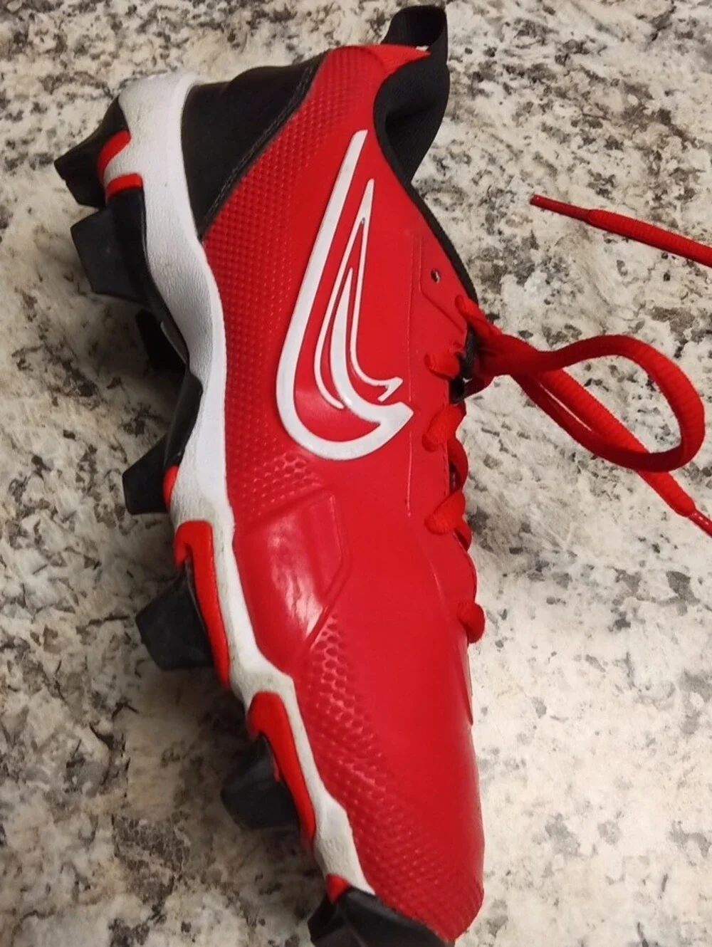 Nike Fastflex Trout Red and Black Sports Cleats Size 4Y